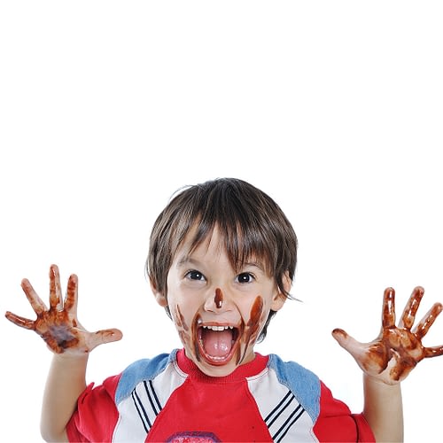 bambino-faccia-sorpresa_mani_cioccolato_1080